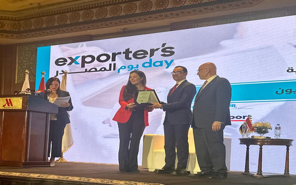 النساجون الشرقيون تحصل على جائزتين في يوم المصدّر لإكسبولينك