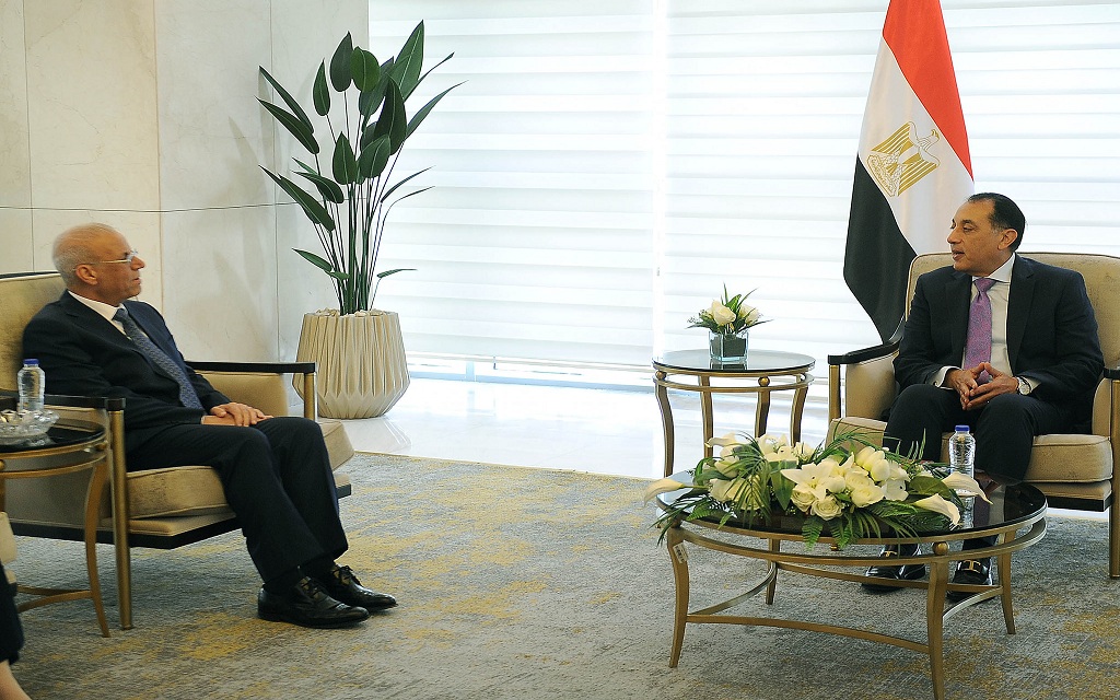 مصطفى مدبولي رئيس مجلس الوزراء المصري والسفير دكتور قحطان طه خلف الجنابي سفير جمهورية العراق في القاهرة