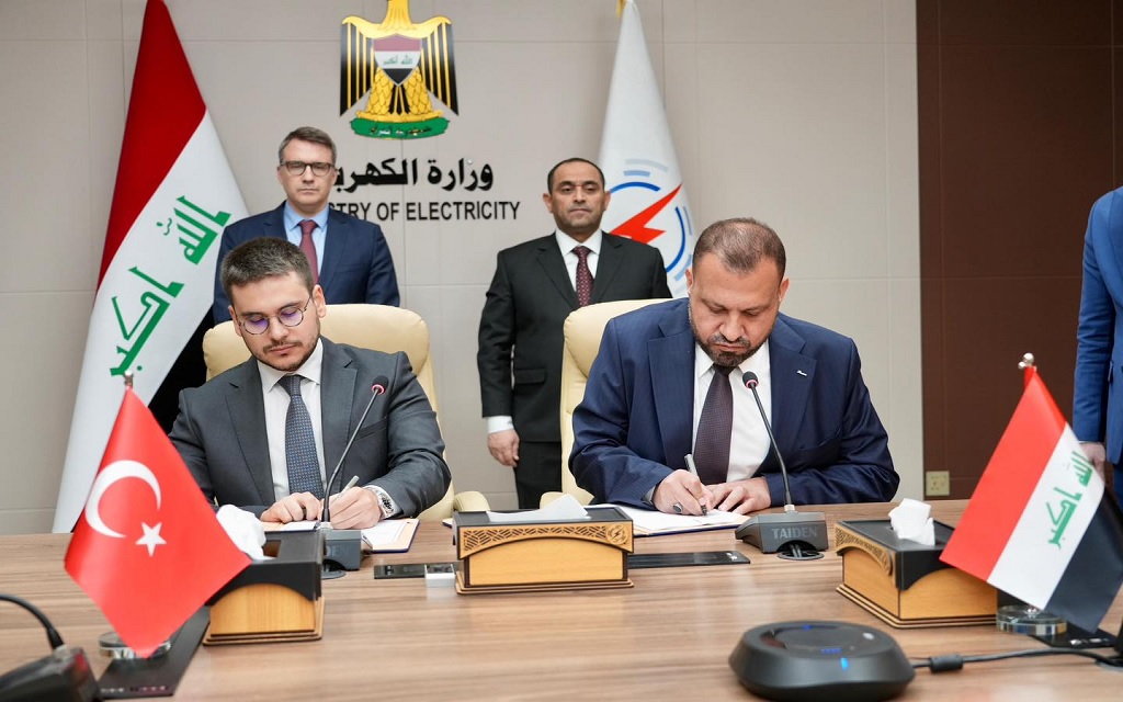 جانب من توقيع العقد مع شركة (Alifrin) التركية لزيادة طاقة خط الربط الكهربائي العراقي -  التركي