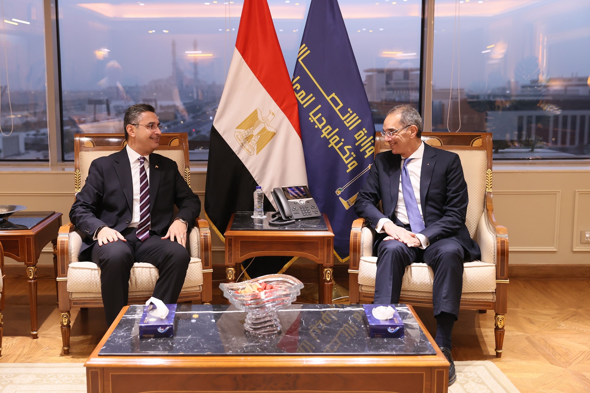 لقاء وزيري التموين والاتصالات