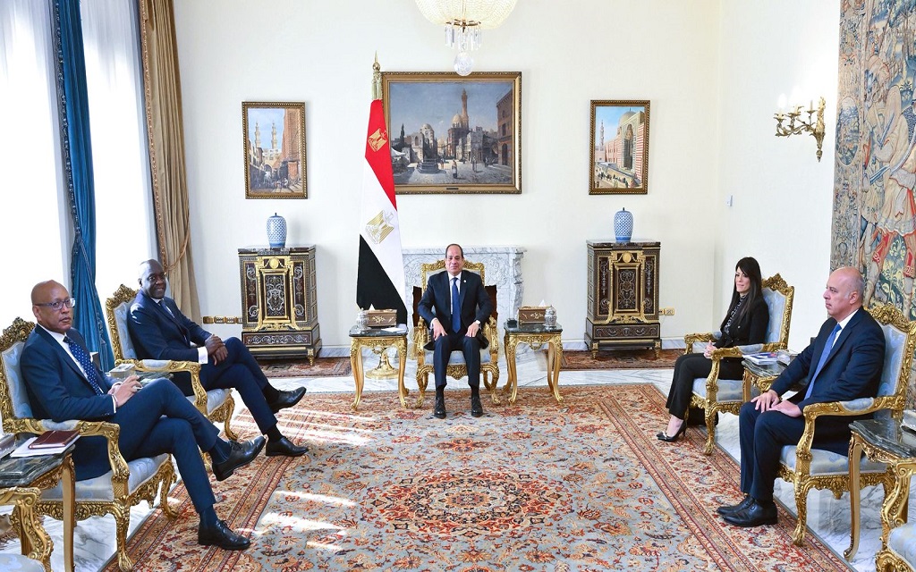الرئيس عبد الفتاح السيسي رئيس جمهورية مصر العربية مع مختار ديوب الرئيس التنفيذي لمؤسسة التمويل الدولية
