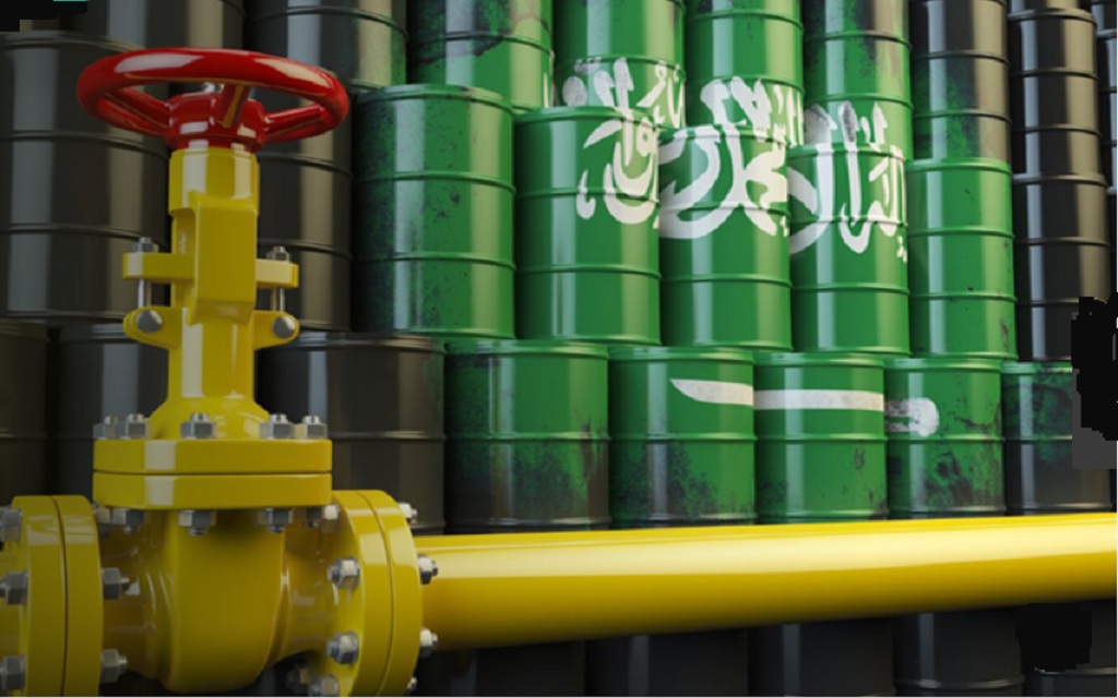 براميل نفط تحمل شعار العلم السعودي- أرشيفية