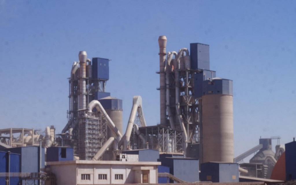 مصنع تابع لشركة أسمنت المدينة