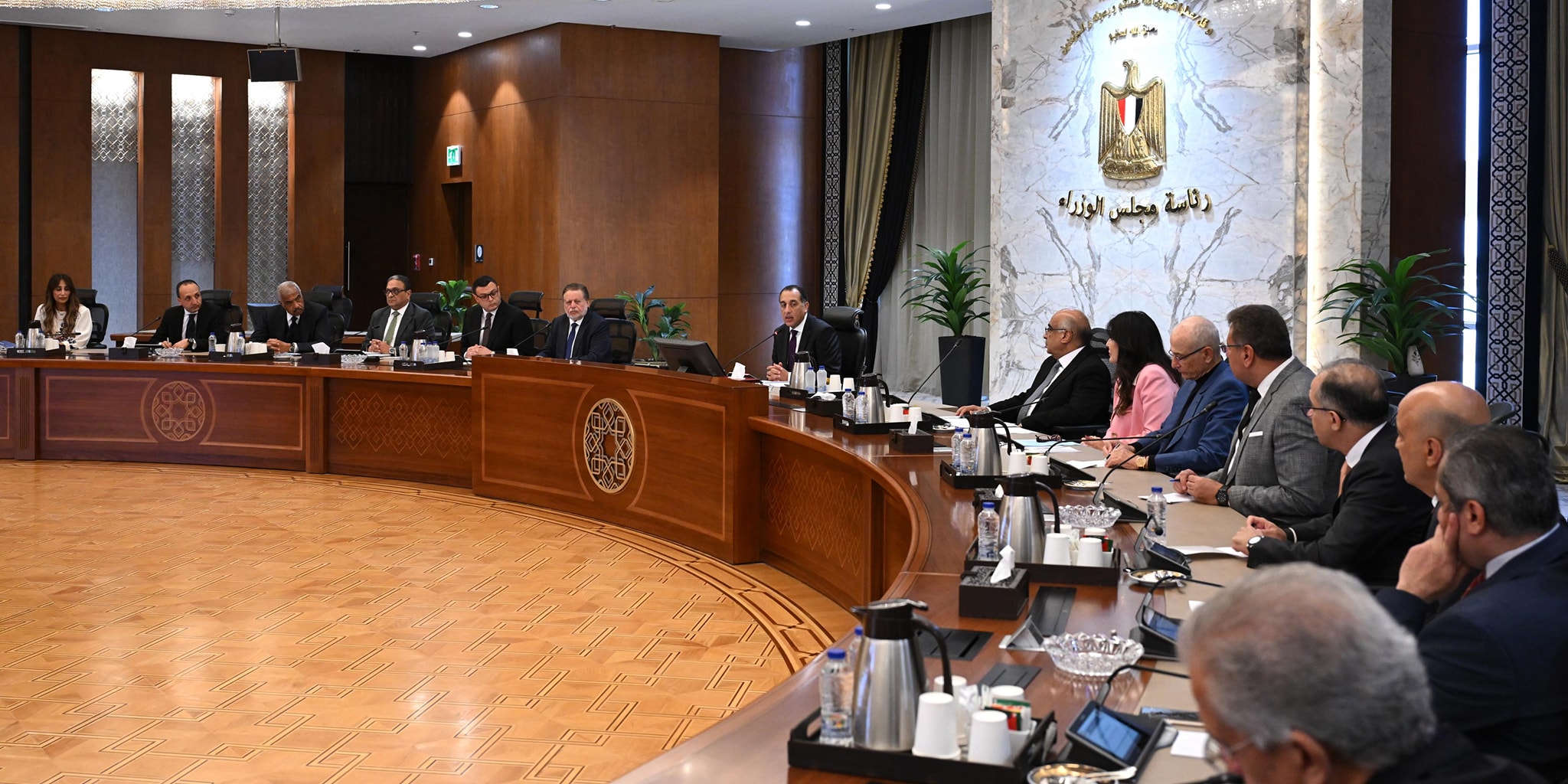 جانب من اجتماع اللجنة الاستشارية للتنمية العمرانية