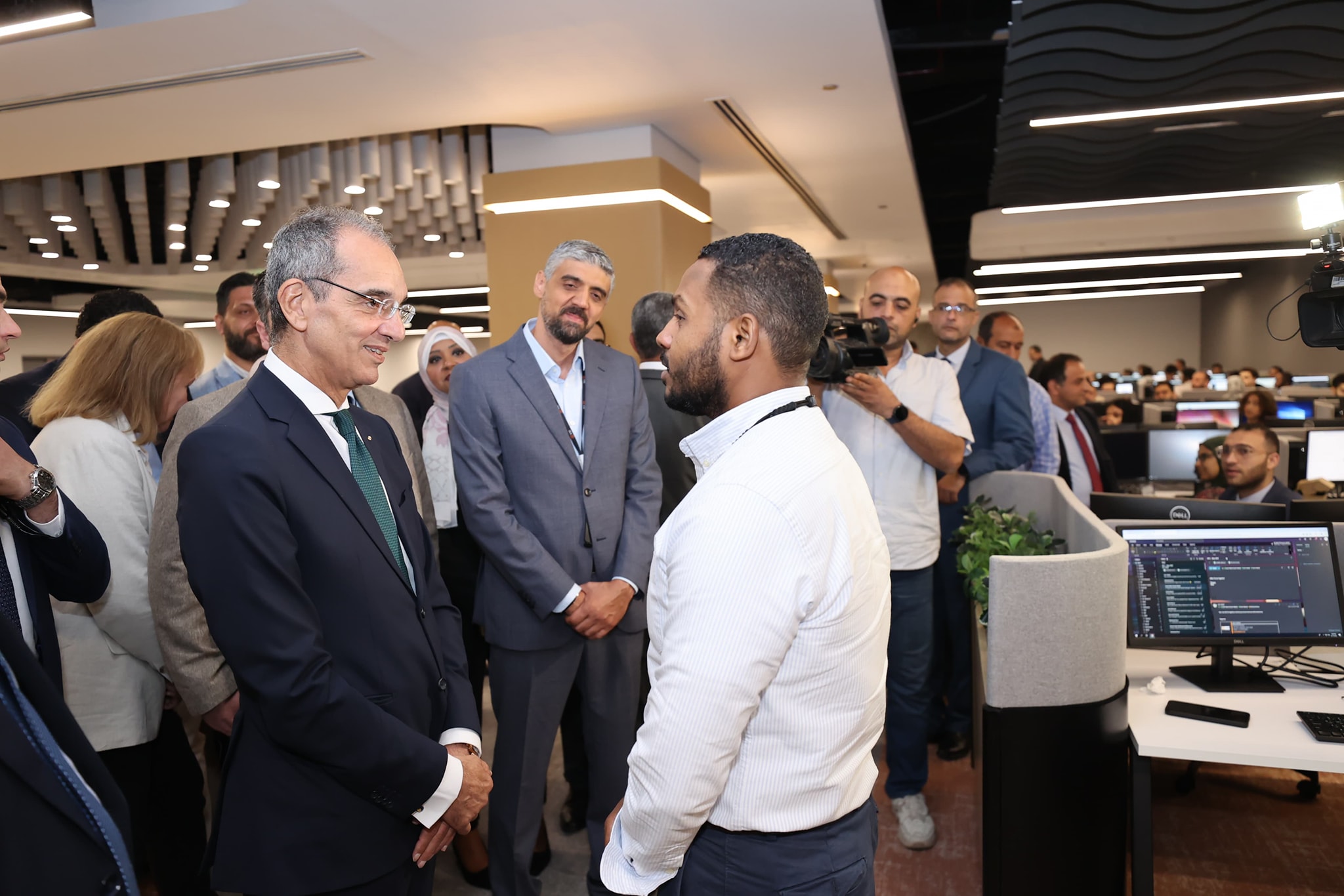 جولة وزير الاتصالات وتكنولوجيا المعلومات المصري في الشركة