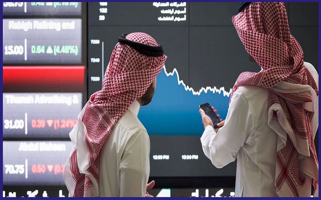 متداولان في سوق الأسهم السعودية- أرشيفية