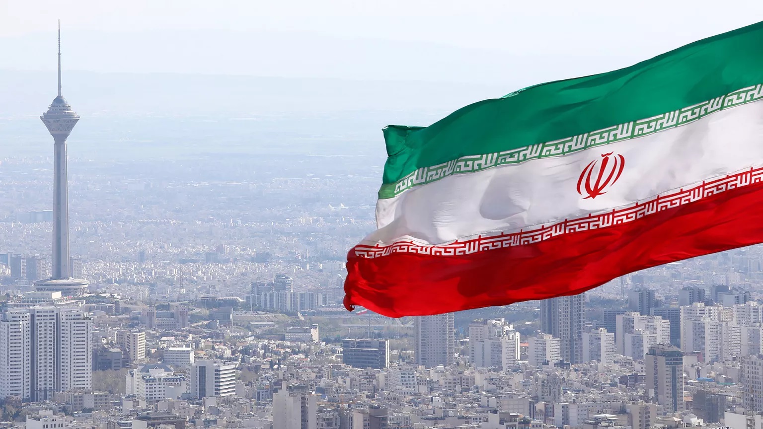 إيران تفتح أجواءها