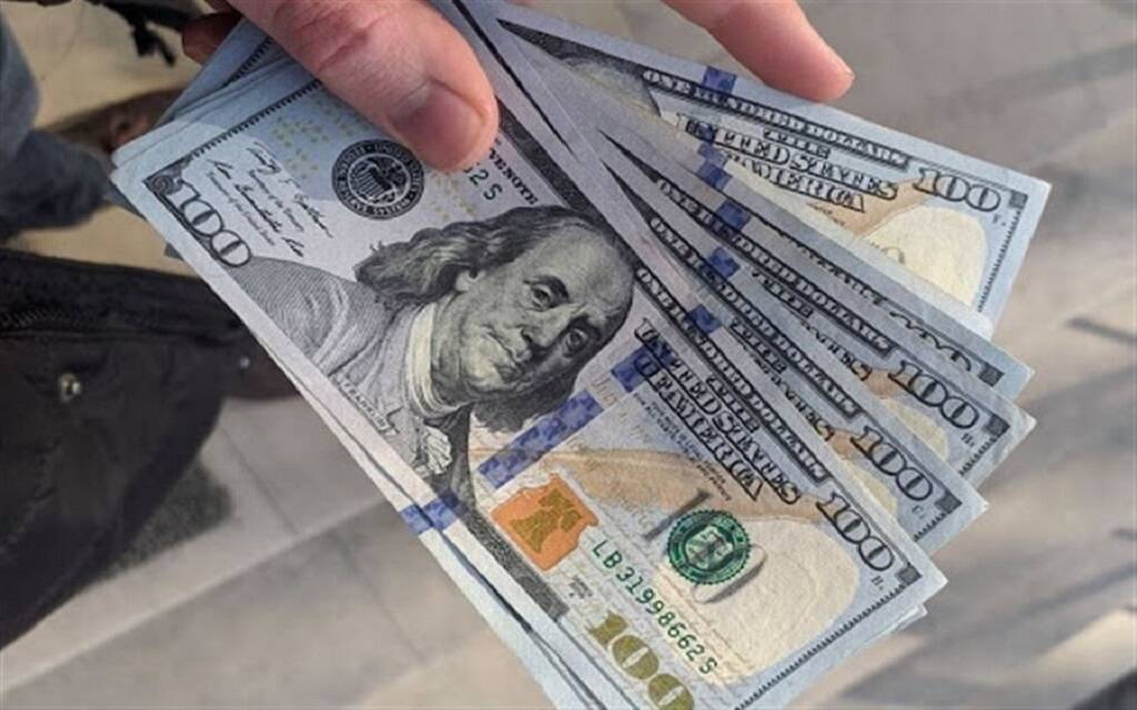 دولارات أمريكية