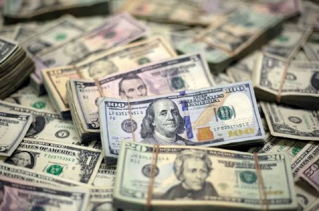دولارات أمريكية