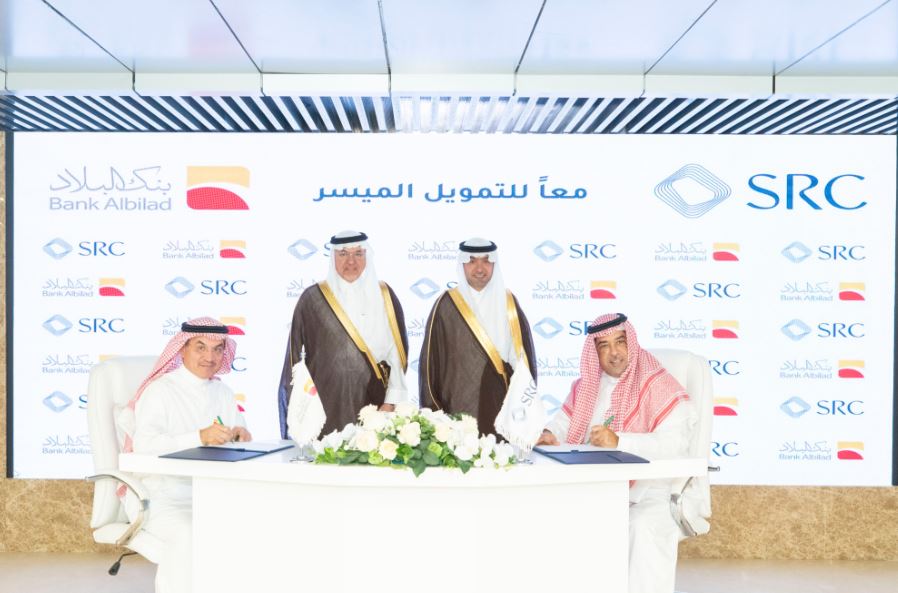 جانب من توقيع الاتفاقية