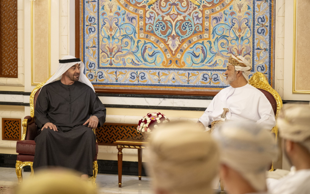 جانب من لقاء السلطان هيثم بن طارق سلطان عُمان اليوم الخميس الشيخ محمد بن زايد آل نهيان رئيس دولة الإمارات في صلالة