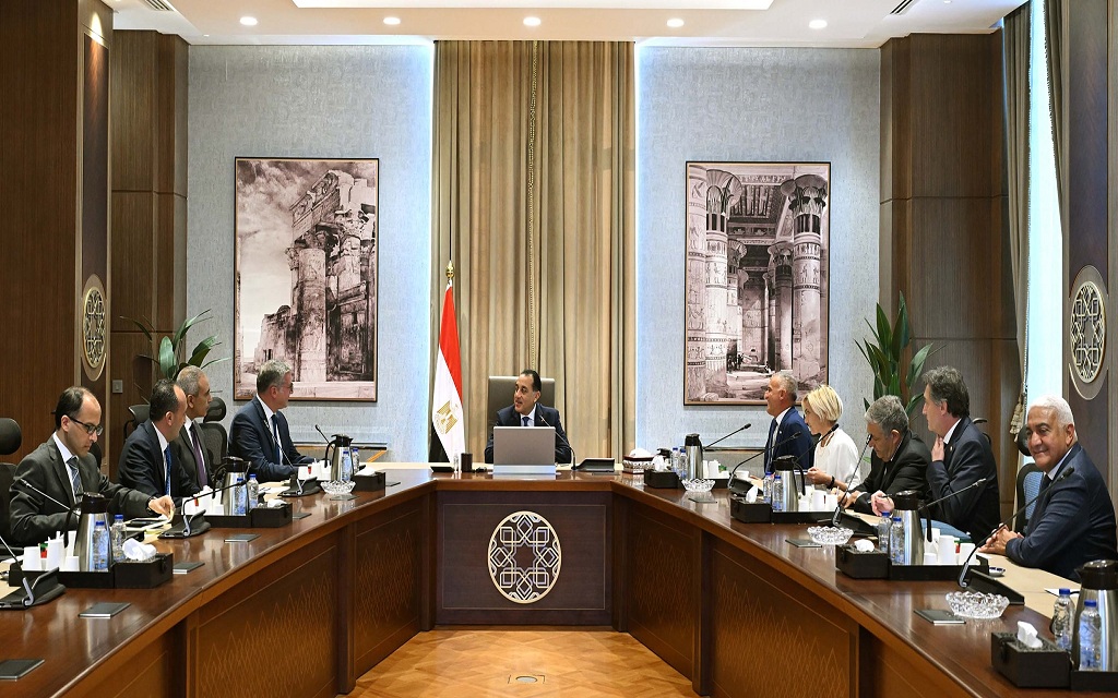 مصطفى مدبولي رئيس مجلس الوزراء المصري يلتقي بجويدو بروسكو الرئيس التنفيذي لعمليات الموارد الطبيعية بشركة إيني الإيطالية