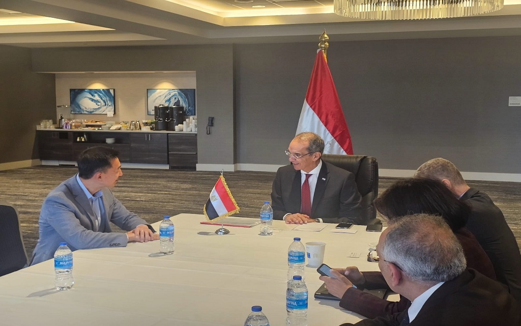 الدكتور عمرو طلعت وزير الاتصالات وتكنولوجيا المعلومات يعقد سلسلة اللقاءات الثنائية مع مسؤولى عدد من الشركات