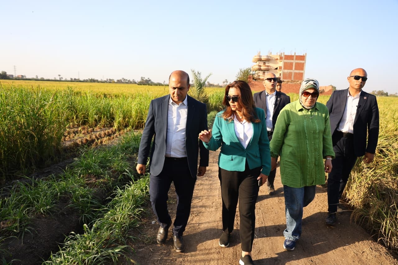 وزيرة التنمية المحلية والقائم بأعمال وزارة البيئة خلال الجولة التفقدية