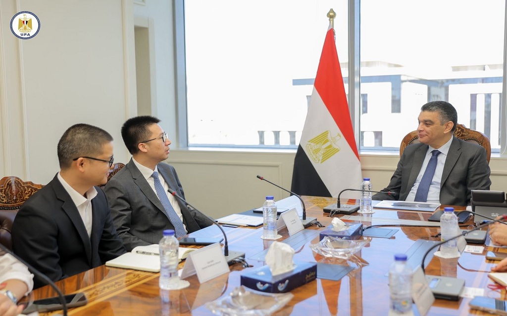 الدكتور هشام ستيت رئيس الهيئة المصرية للشراء الموحد يستقبل وفداً رفيع المستوى من شركة هواوي الصينية