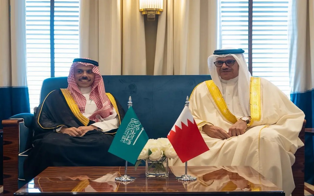 وزيرا الخارجية السعودي والبحريني يلتقيان في المنامة