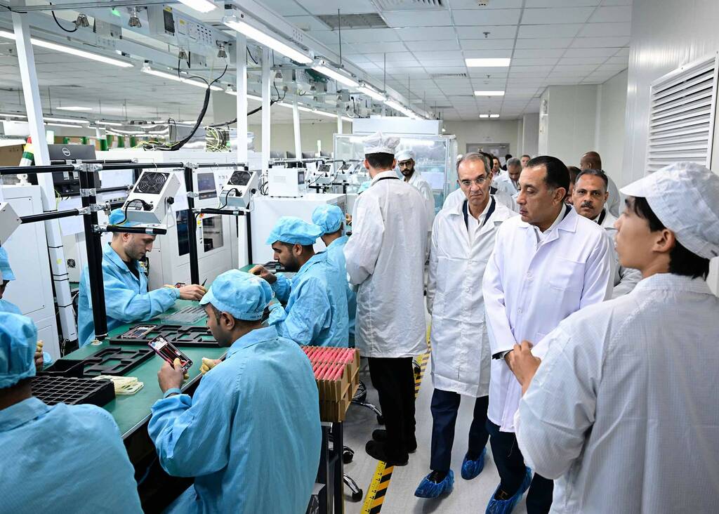 جولة رئيس الوزراء المصري في مصنع أوبو