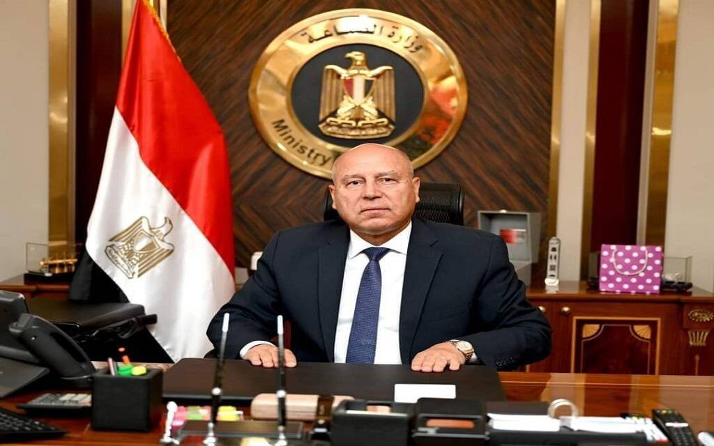 كامل الوزير وزير الصناعة