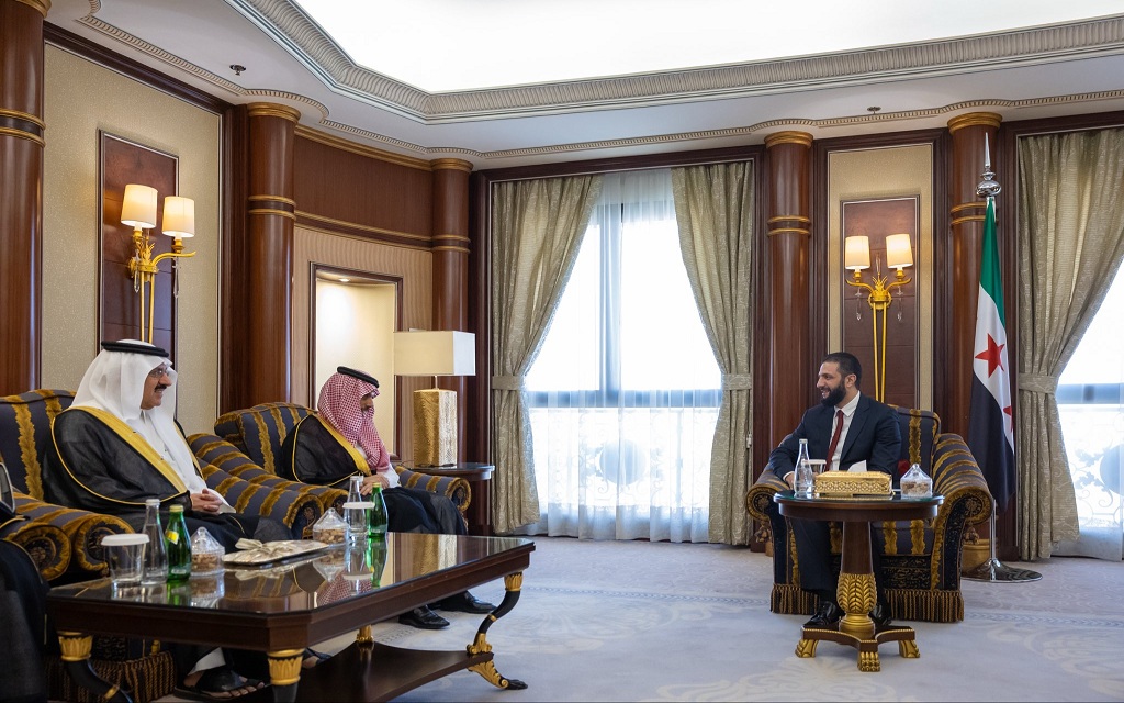الرئيس أحمد الشرع رئيس الجمهورية العربية السورية الأمير فيصل بن فرحان بن عبدالله وزير الخارجية