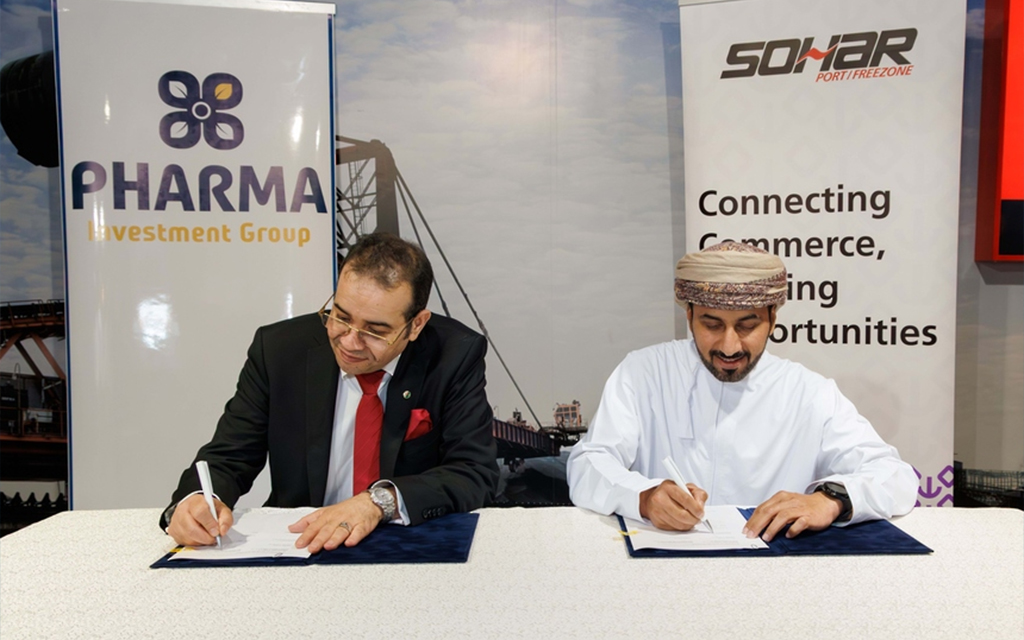 جانب من توقيع الاتفاقية