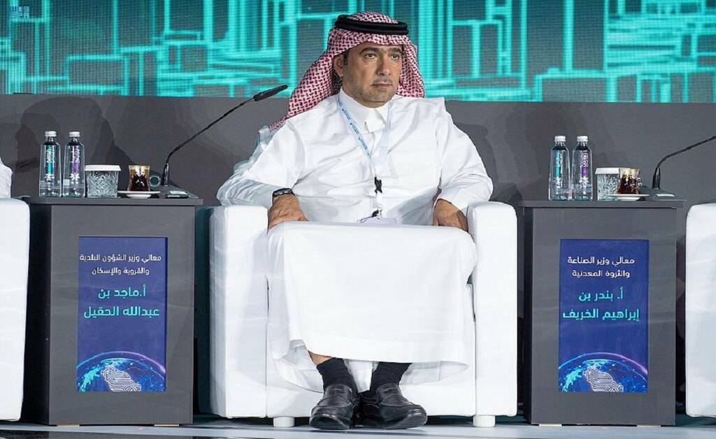 وزير البلديات والإسكان ماجد بن عبدالله الحقيل